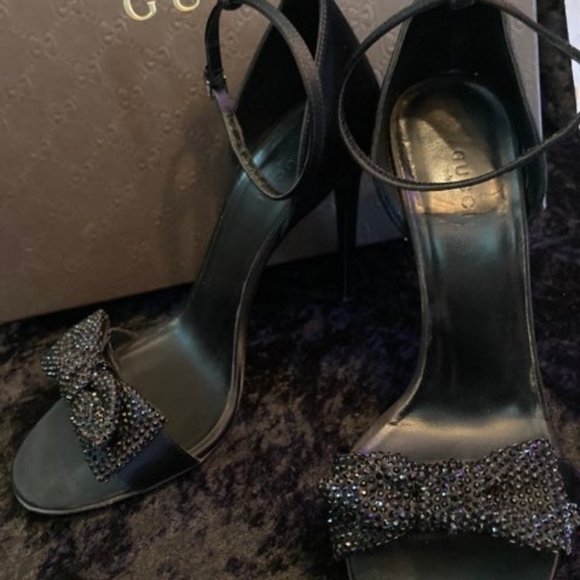 Gucci black satin Swarovski crystal embellished bow sandals - Picture 2 of 8